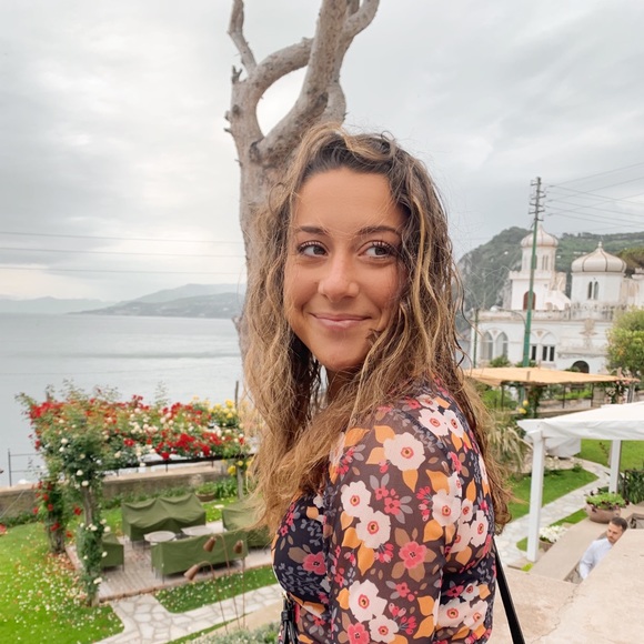 Meet your Posher, Carlye - Picture 1 of 1